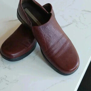 Easy Spirit brown leather slip on shoes size 8